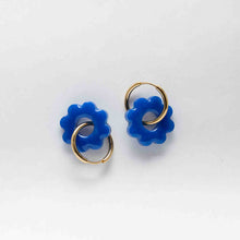 Charger l&#39;image dans la galerie, Boucles fleurs | Bleu majorelle
