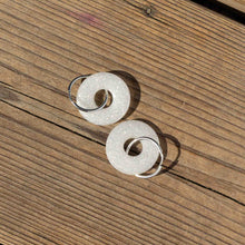Charger l&#39;image dans la galerie, Boucles donut | Lune givrée
